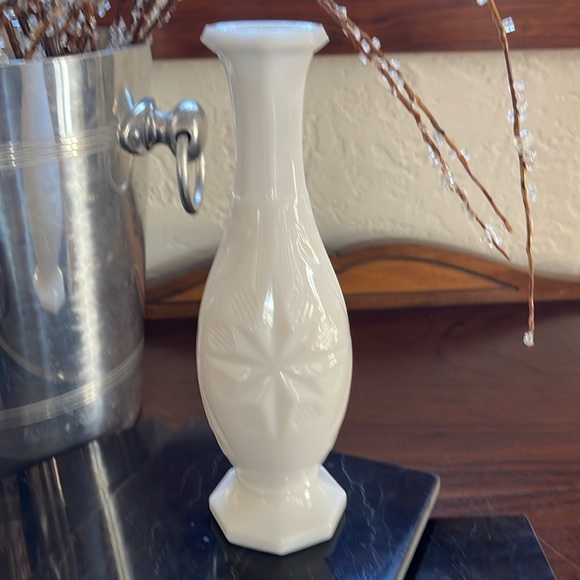 Vintage Hoosier Milk Glass Vases One Set of Three (3) - Picture 3 of 12